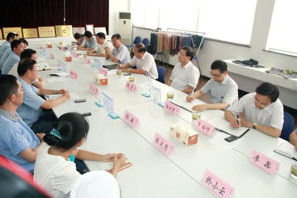 落实“三解三促”mgm美高梅集团领导班子到舒逸纺织公司集体调研