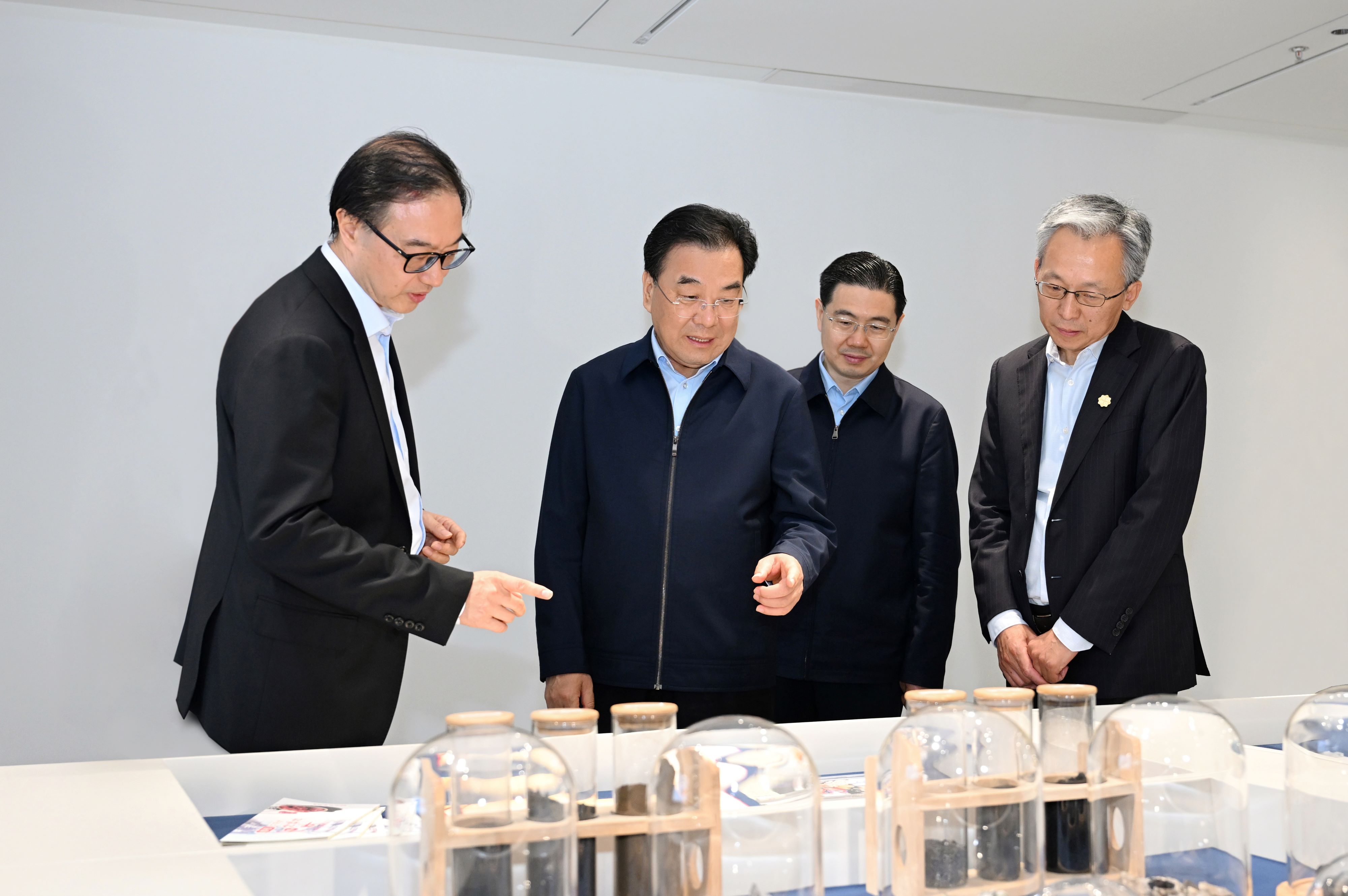 信长星在南京调研时强调 增强战略定力 坚定发展信心 持续推动高质量发展向新向好