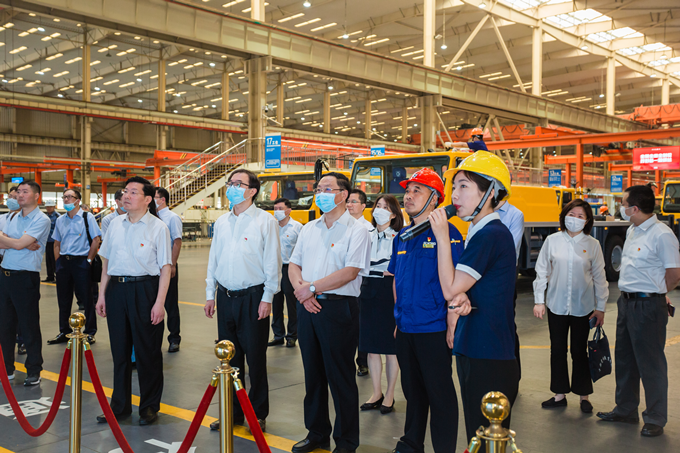 mgm美高梅集团党委赴徐州开展 “跟着习近平总书记足迹学党史”专题活动1_副本.png