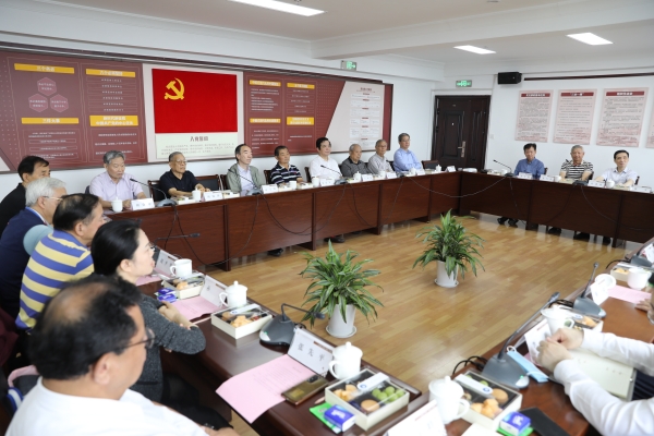 庆中秋迎国庆 话团圆谋发展——mgm美高梅集团召开老干部座谈会_副本.jpg